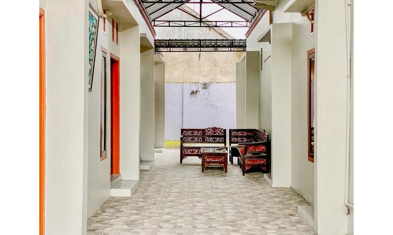 Hotel Griya Asri Syariah Mitra Reddoorz Rogojampi Zewnętrze zdjęcie