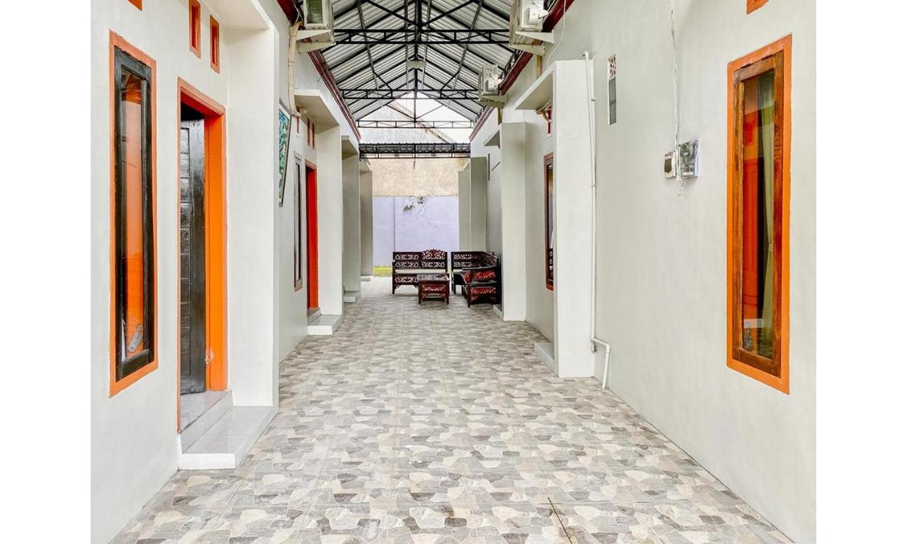 Hotel Griya Asri Syariah Mitra Reddoorz Rogojampi Zewnętrze zdjęcie